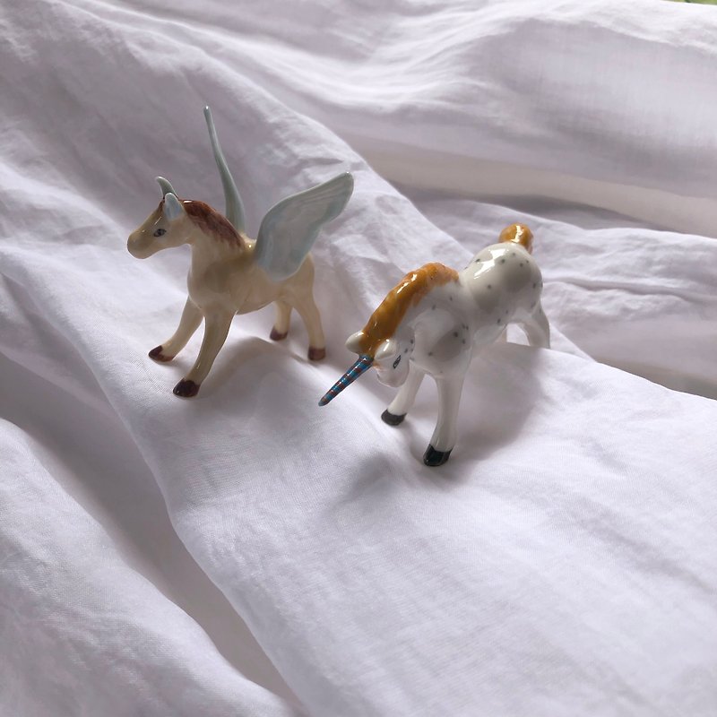 lucky and lovely pony / Twin pony - Tiny animal figurine - ตุ๊กตา - ดินเผา ขาว