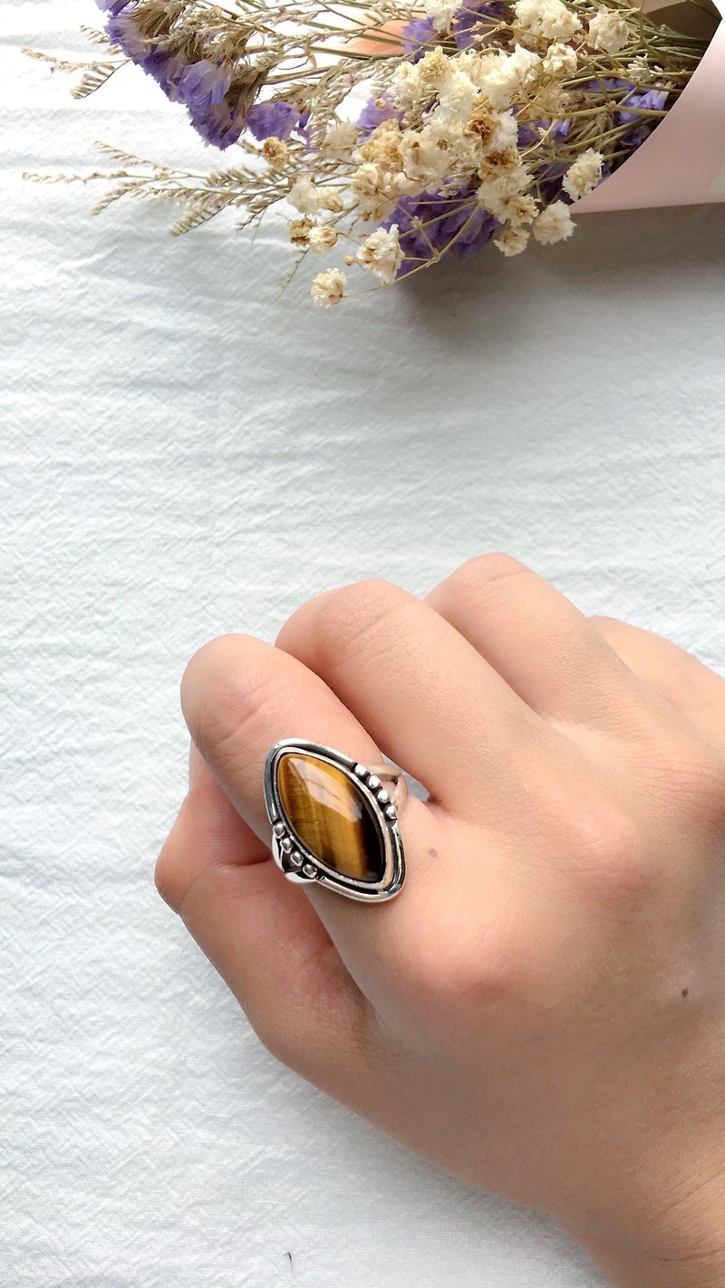虎眼石925純銀都會簡約設計戒指 尼泊爾手工銀飾 - 戒指 - 寶石 銀色