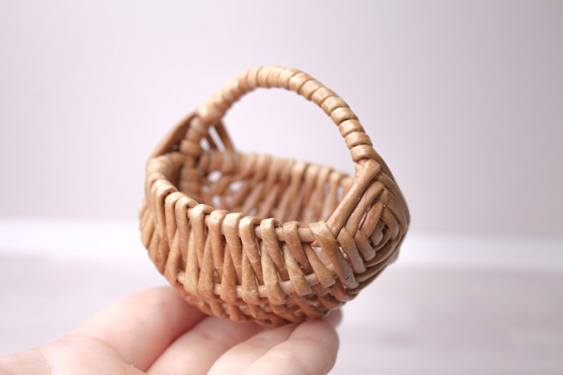 Miniature basket for dollhouse, Blythe accessories, Basket for mushrooms, berrie