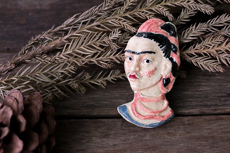 Ceramic Frida (Brooch/Magnet) - เข็มกลัด - ดินเผา สึชมพู
