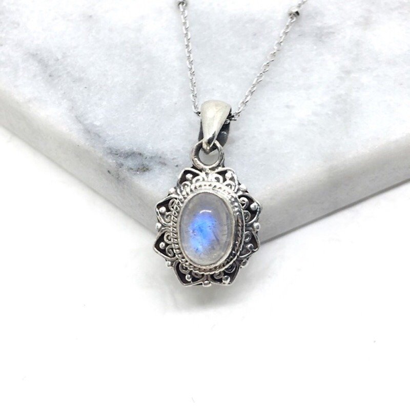 Moonstone Quartz Elegant lace necklace in Nepal handmade inlay production - Necklaces - Gemstone Blue