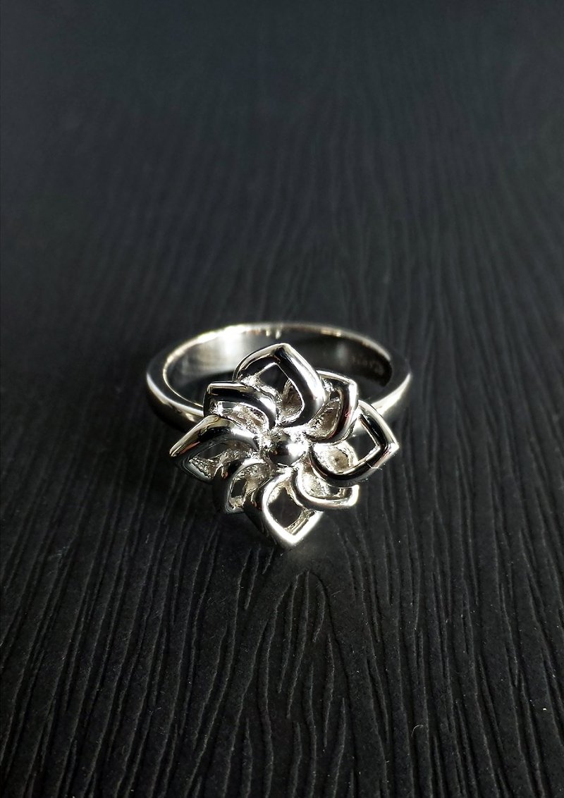 方格蓮花 - 花朵系列 - 珠寶鍍金925純銀戒指 - 戒指 - 純銀 銀色