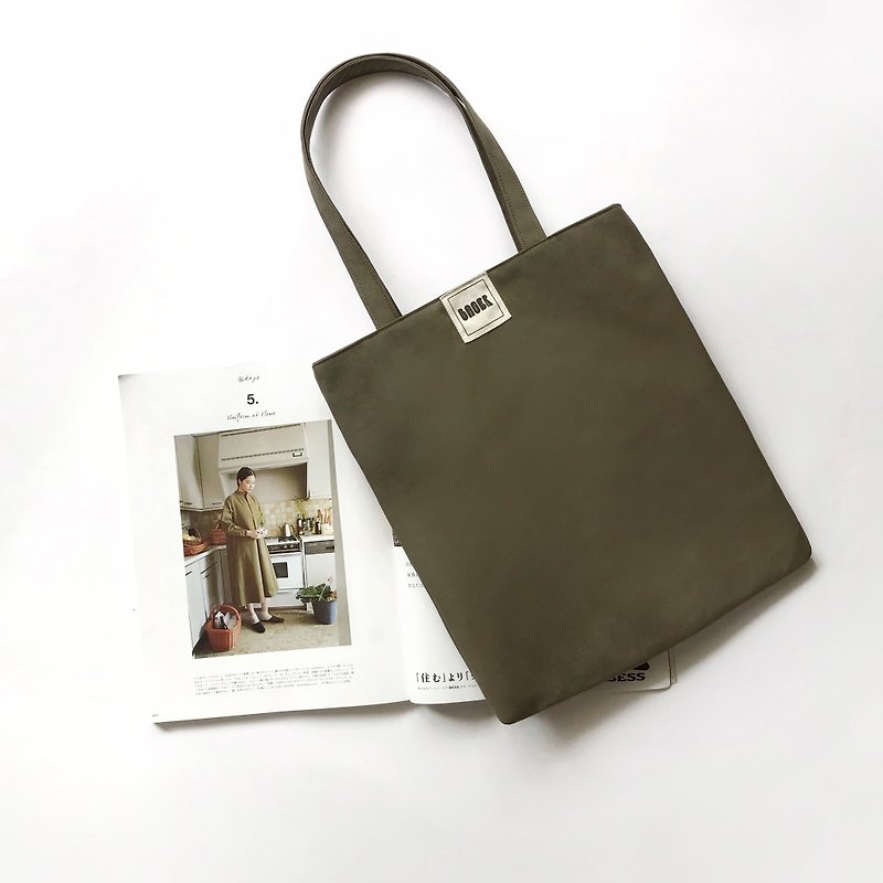 Muji Minimalist Plain Shoulder Canvas Bag (Medium) / Army Green - กระเป๋าแมสเซนเจอร์ - ผ้าฝ้าย/ผ้าลินิน 