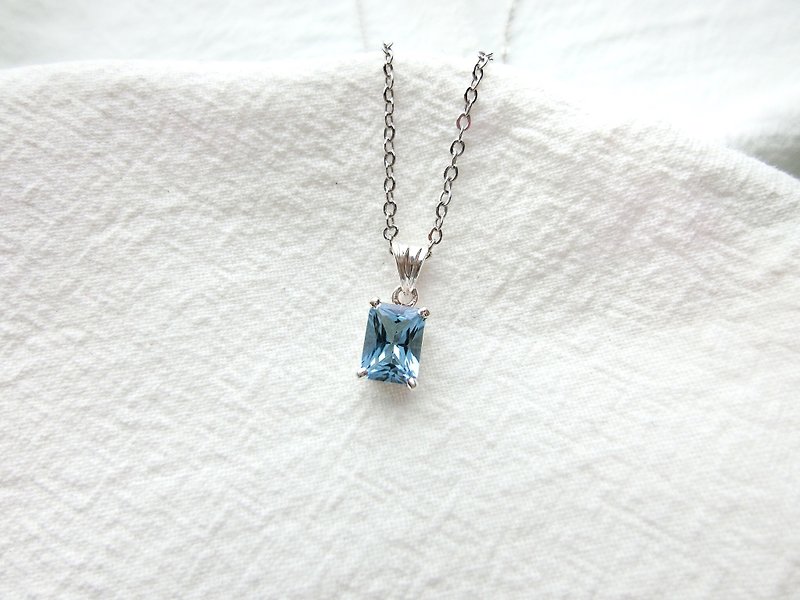 Blue Topaz 925 sterling silver rectangular claw set necklace - สร้อยคอ - เครื่องเพชรพลอย สีเงิน