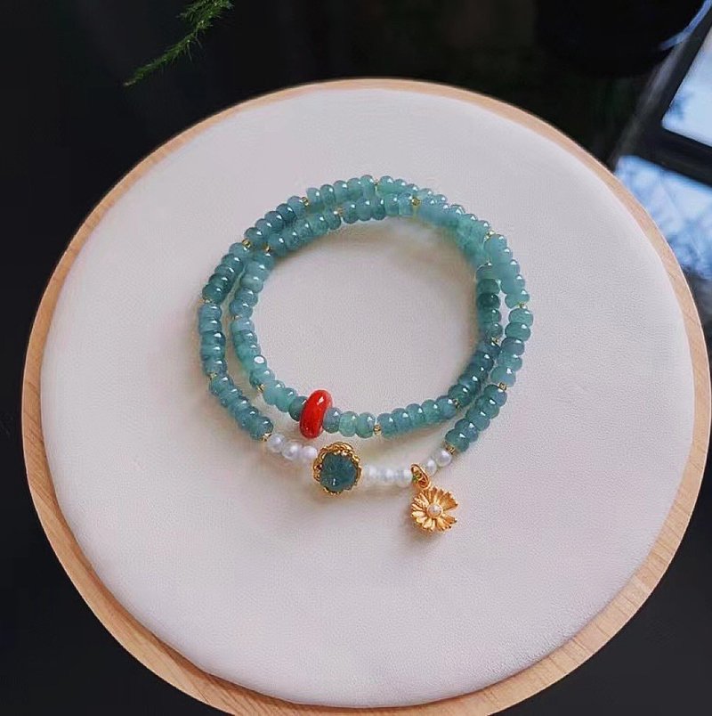 Natural A grade emerald blue water dish bead design with blue water Ruyi small daisies - สร้อยข้อมือ - หยก 