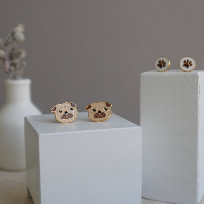 Pug, dog, paw, bones earrings and clip-ons - ต่างหู - วัตถุเคลือบ สีนำ้ตาล