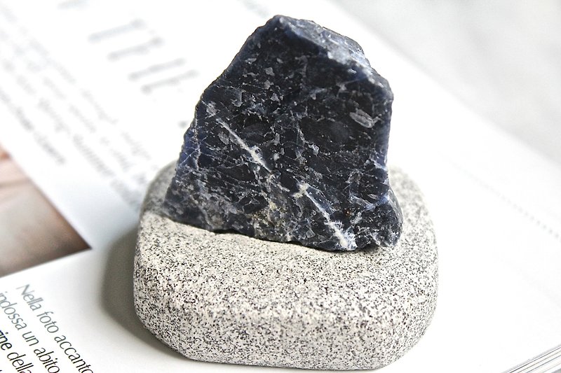 Stone planted SHIZAI ▲ soda Stone / sodalite ore (with stand) ▲ - ของวางตกแต่ง - เครื่องเพชรพลอย สีน้ำเงิน