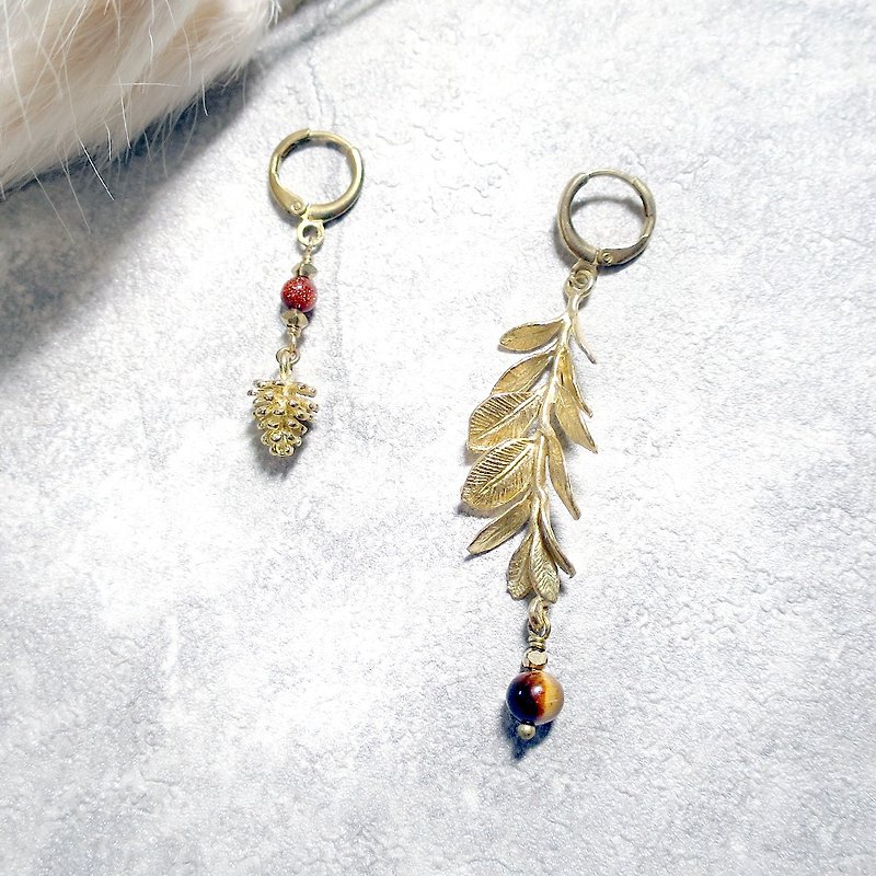VIIART. Pine leaves. Golden Sands Stone Bronze Earrings-Can be modified clip-on | Asymmetrical design - ต่างหู - เครื่องเพชรพลอย สีทอง