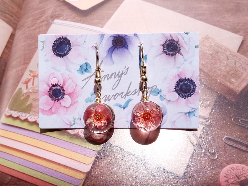 Pressed Flower Earrings. Elegant flower earrings, floral earrings - Earrings & Clip-ons - Glass White