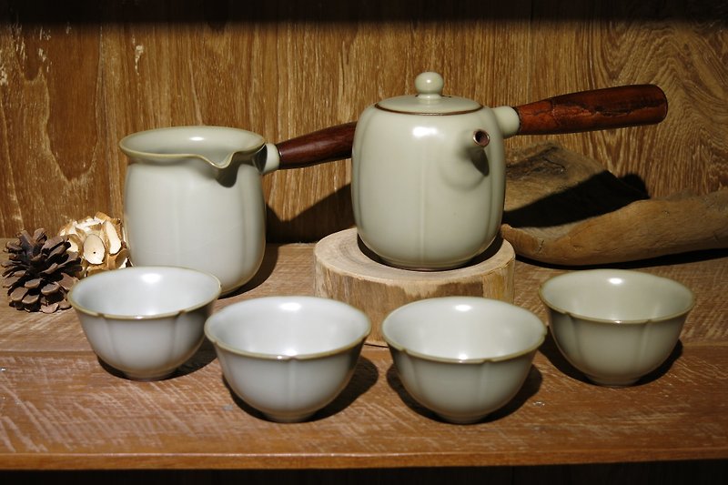 [Taiwan Blue] Gourd Tea Set, Gourd Pot + Gourd Tea Sea + Gourd Cup 4 Cups - Pottery & Ceramics - Pottery 