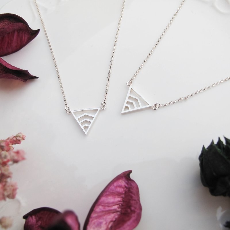 Da Yuan Zi [Handmade Silver Jewelry] Geometry×Beauty×Inverted Triangle Sterling Silver Necklace - Necklaces - Sterling Silver Silver
