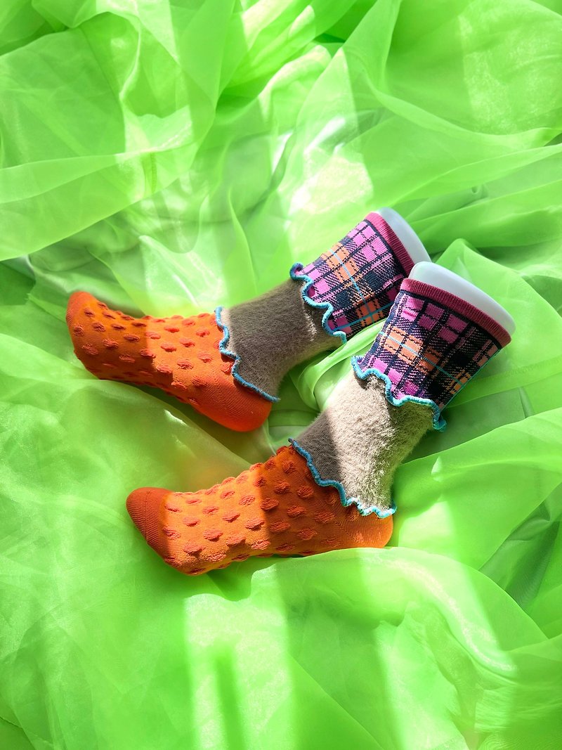 Orange x Pink Check Colorful Mellow Socks Flashy Socks Unique 22.5~25 Women's Socks Socks - ถุงเท้า - วัสดุอื่นๆ สีส้ม