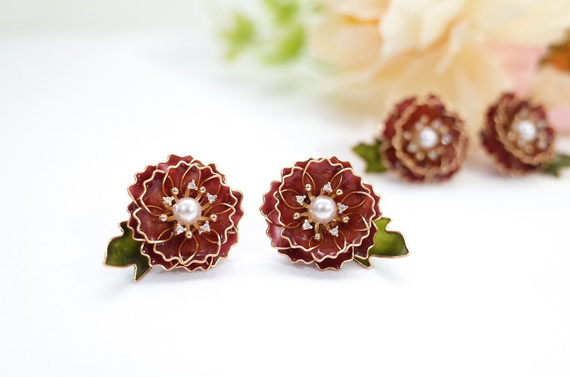Burgundy vintage peony resin earrings, ear pins and Clip-On - Earrings & Clip-ons - Resin Red