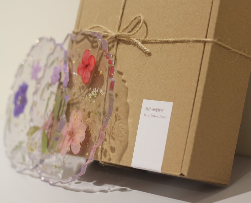 Dried flower cold water coasters 2 pieces + handwritten message card - ของวางตกแต่ง - เรซิน 