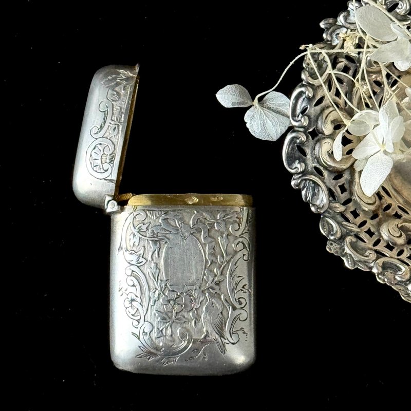 * 50889-Exquisite Antique French 800 Silver Vesta Case with Gilded Interior - กล่องเก็บของ - เงินแท้ 