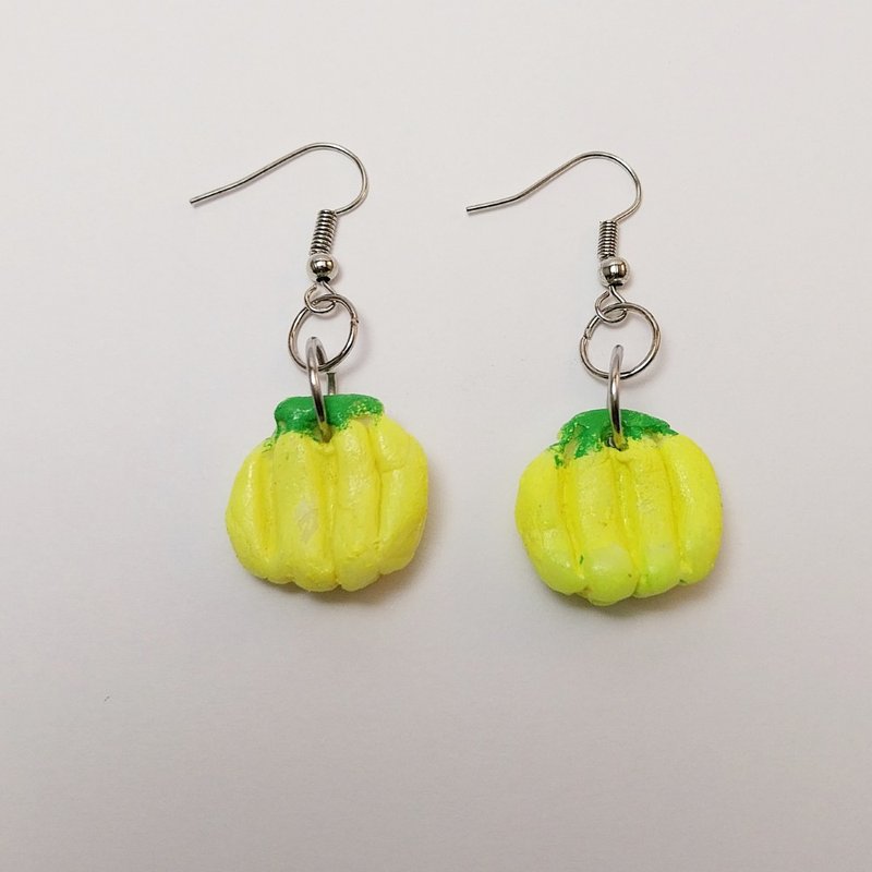 ฺBanana Yellow Color Earring Handmade Air Dry Clay Eco Friendly Stainless Hook - 耳環/耳夾/耳骨夾 - 黏土 黃色