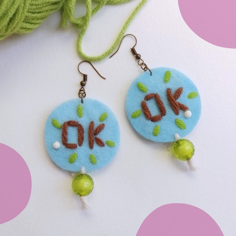 Colorful free-form dangle design with hand-stitching on felt with beads - 耳環/耳夾/耳骨夾 - 繡線 