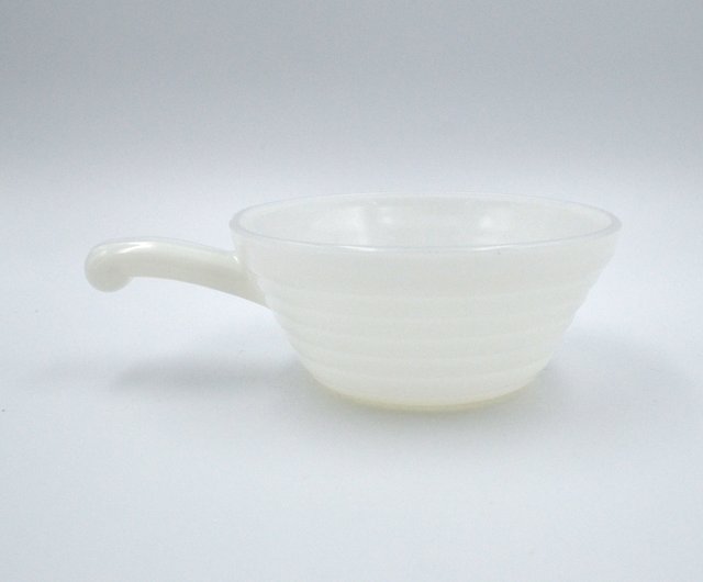 FIRE KING Milk White Glass Single Handle Soup Bowl 60s Antique Glass  Products Milk Glasses Bowl - Shop Mr.Travel Genius Antique shop Bowls -  Pinkoi