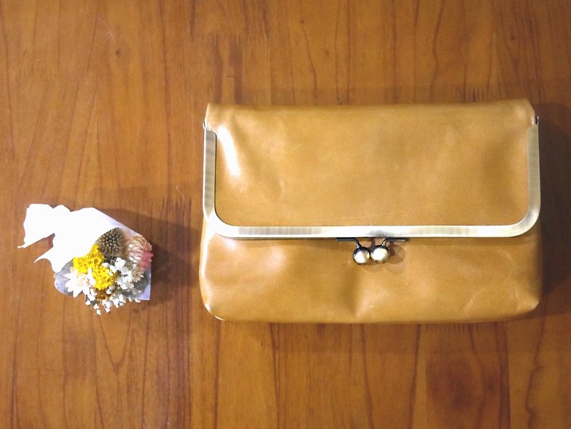 [Welfare goods inventory cleared] lily bag-caramel color - Clutch Bags - Genuine Leather Gold