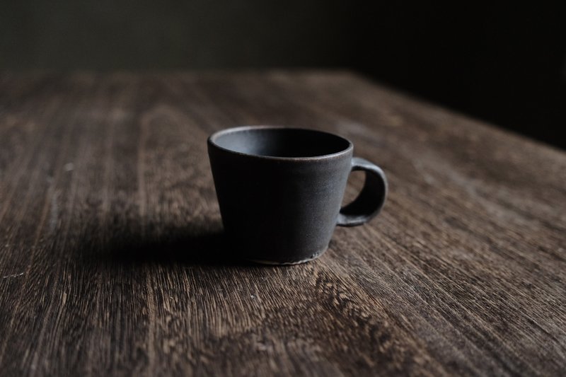 Ancient mining area・Black mist・Handle cup 5 - Cups - Pottery Black