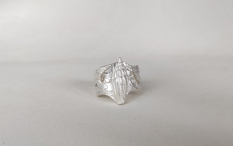 Original handmade 925 Silver conch wide-arm natural texture open ring - แหวนทั่วไป - เงินแท้ สีเงิน