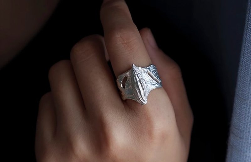 Handcrafted Original 925 Sterling Silver Conch Shell Wide Band Ring with Natural Texture, Open Design - แหวนทั่วไป - เงินแท้ สีเงิน