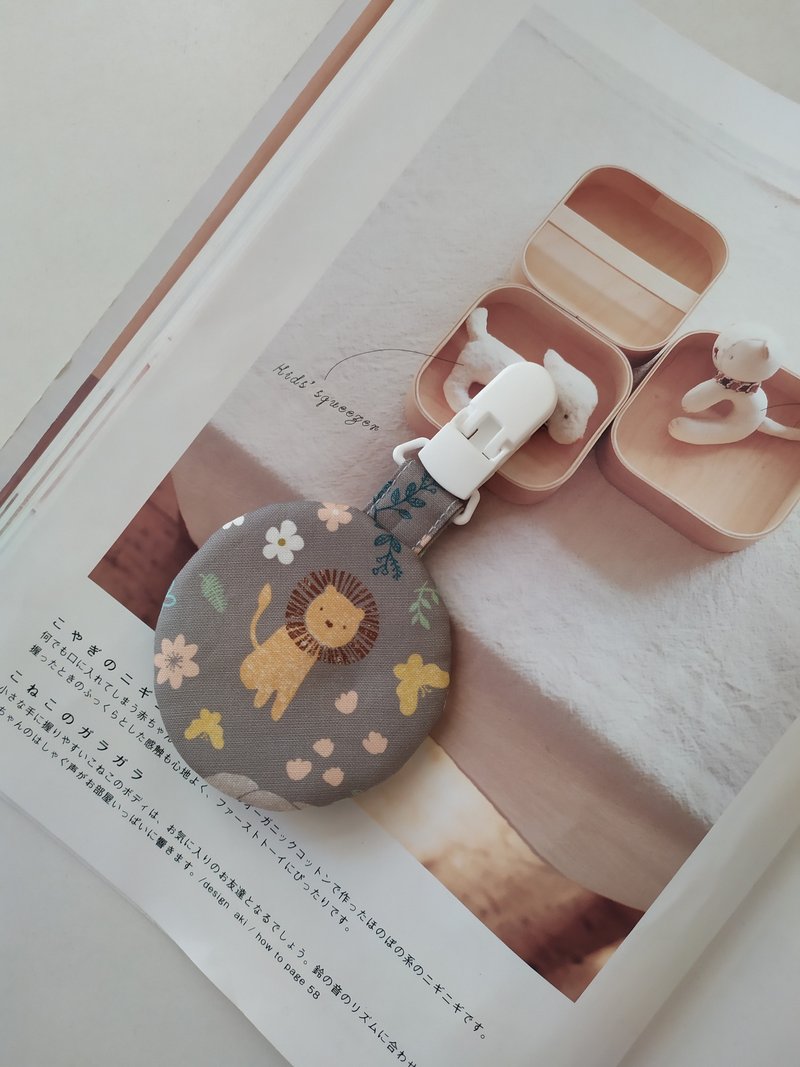 【5日內出貨】灰底獅子 平安符袋 彌月禮物 平安符袋 香火袋 - 圍兜/口水巾 - 棉．麻 