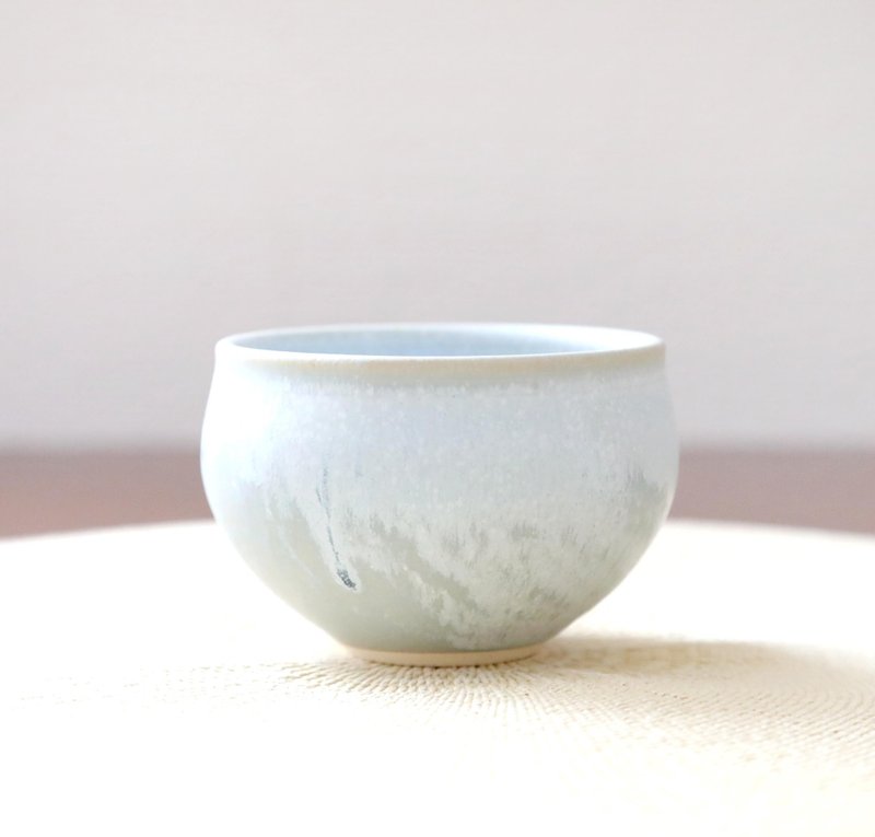 白い結晶釉のお湯のみ - 碗 - 陶 藍色