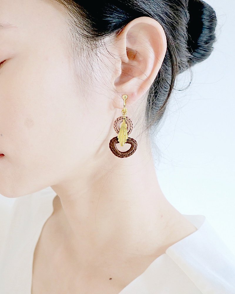 [] Endorphin Embroidery thread woven Bronze earrings - Earrings & Clip-ons - Cotton & Hemp Brown