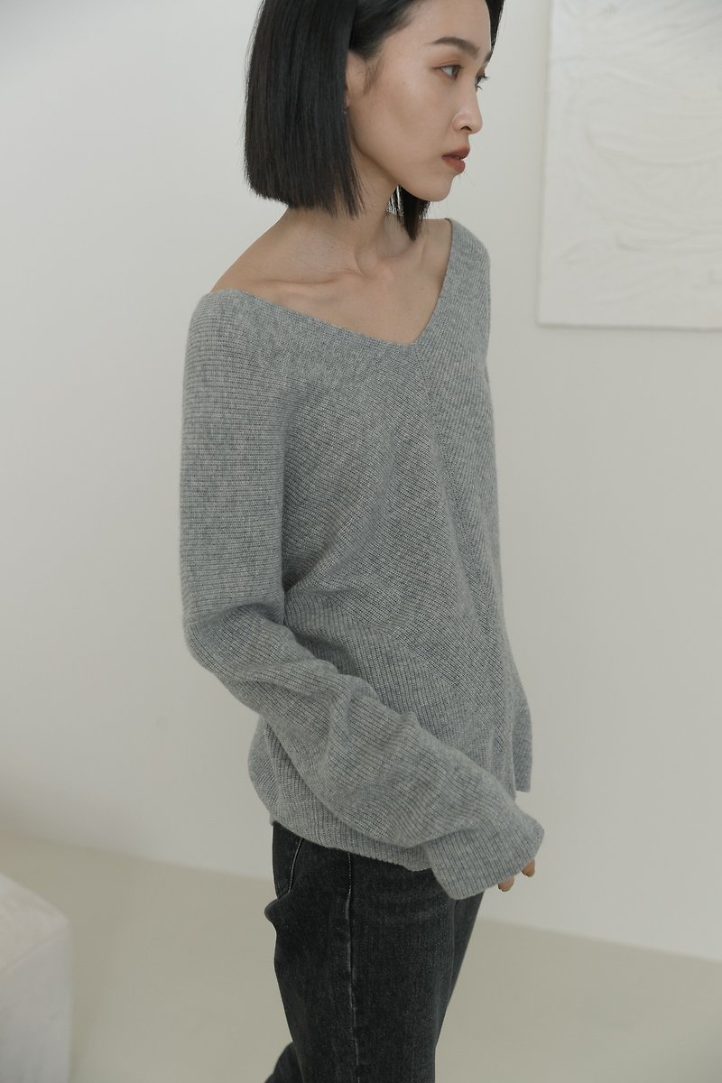 【品牌原創】Felicia 柔軟羊絨V領毛衣 灰 - 女毛衣/針織衫 - 羊毛 灰色