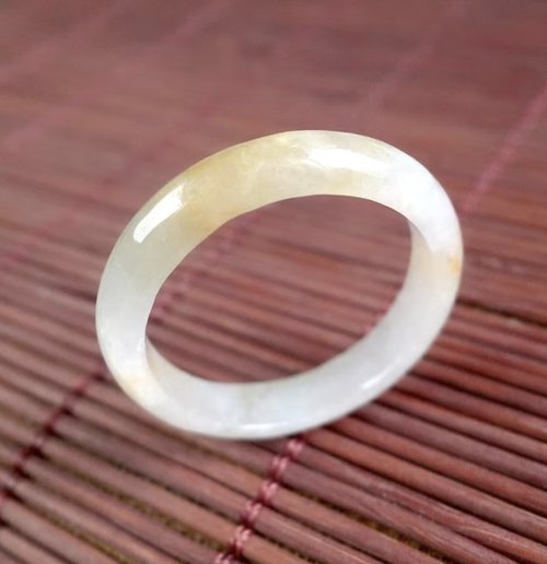 瓔珞珠寶盒 E.L.Jewelry Box 冰種飄黃翡翠戒指戒圈 | 國際16圍 | 天然緬甸玉翡翠A貨 |送禮