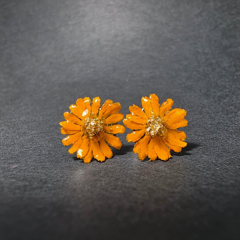 Resin flower earrings - 耳環/耳夾/耳骨夾 - 植物．花 黃色