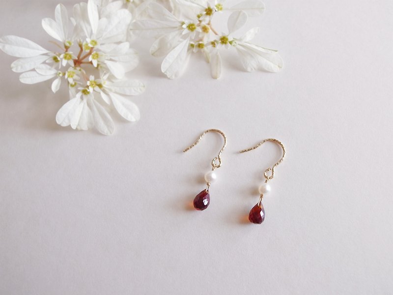 14KGF × freshwater pearl Stone red, white and natural stone earrings Clip-On mini models can be changed - ต่างหู - เครื่องเพชรพลอย สีแดง