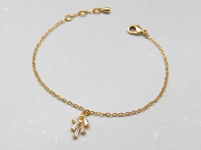 18K gold plated Bronze fine Stone small fir hand chain Bracelet - Bracelets - Other Metals Gold