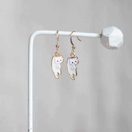 【nonnon race✽♪さま】ornament * ピンクベージュ猫クリップ 猫のイヤリング｜クリップ式｜11種類｜紙ボックスで包装｜誕生日