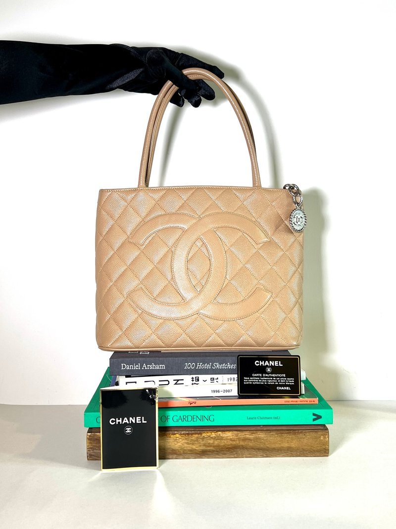 Chanel beige gold coin tote bag shoulder bag handbag with card sticker booklet second-hand beauty vintage - กระเป๋าถือ - หนังแท้ สีกากี