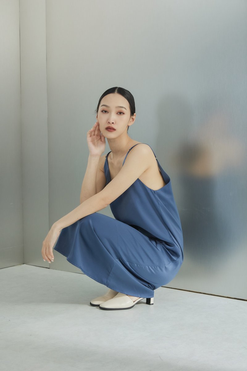 [Brand original] Bree silk satin thin shoulder long dress beautiful gray blue - One Piece Dresses - Other Man-Made Fibers Blue