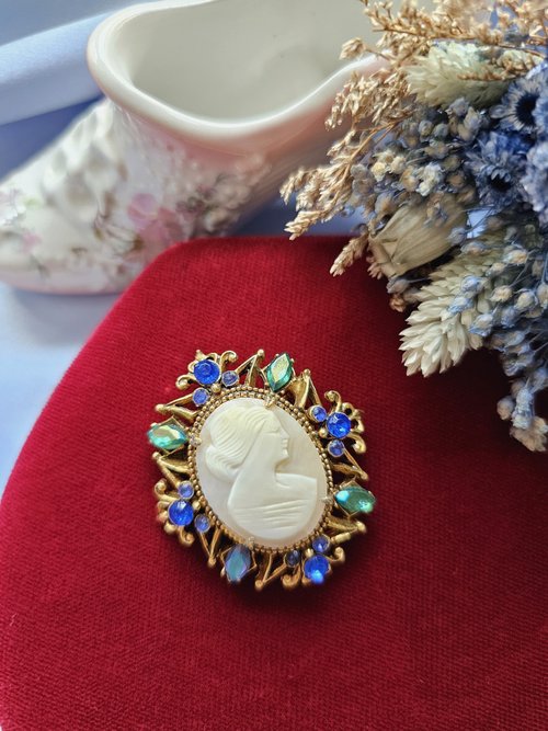 FLORENZA Aurora Marquise Diamond Sapphire Blue Rhine Iris Elegant Shell  Carved Cameo Brooch/Western Antique