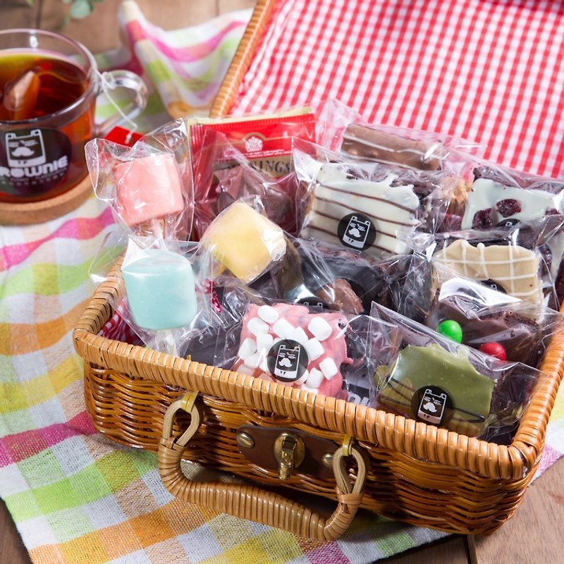 布朗尼野餐禮盒 - 含籐製提籃 棉花糖巧克力 唐寧茶 口味風格任選 - 蛋糕/甜點 - 新鮮食材 多色