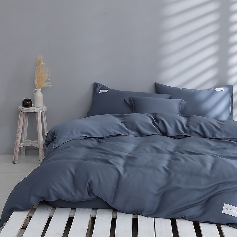 Minimalist Aesthetics-300 Yarns 100% Pure Tencel Thin Quilt Bed Bag Set (Haze Blue) - เครื่องนอน - วัสดุอื่นๆ สีน้ำเงิน