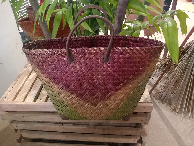 Green krajood bag emphasizes durability and beautiful weaving patterns. - Handbags & Totes - Plants & Flowers Green