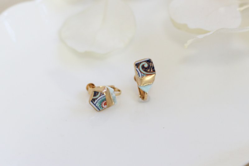 Arita ware gold-plated screw-spring Clip-On, blue, oriental, larimar, natural stone, traditional craft, a1 - ต่างหู - ดินเผา สีน้ำเงิน