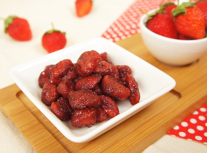Afternoon snack light│Dried strawberry fruit (150g/pack) - ผลไม้อบแห้ง - อาหารสด สีแดง