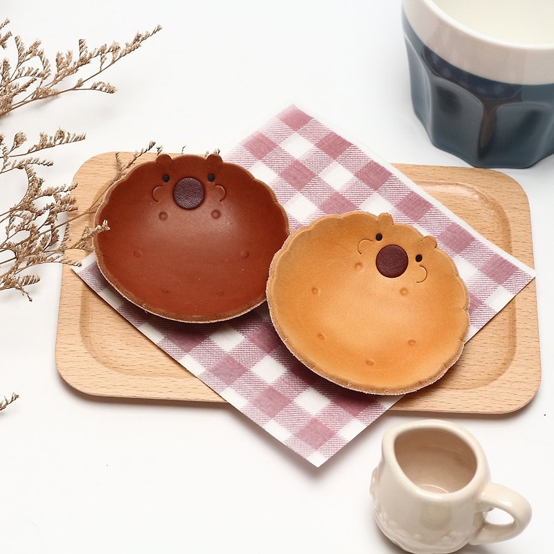 Chubby biscuits genuine leather handmade jewelry plate (single entry) - อื่นๆ - หนังแท้ สีนำ้ตาล