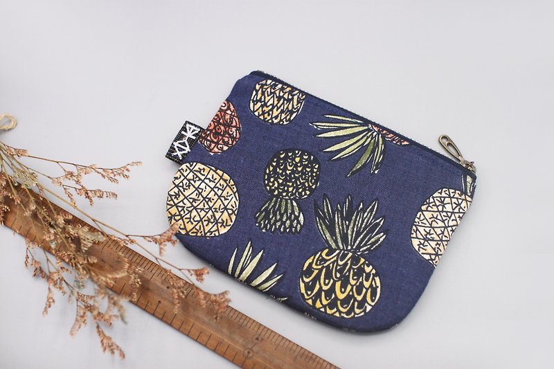 Ping Le Xiao Le Bao - Ping An Wang, pineapples, Japanese cotton, small wallet - กระเป๋าสตางค์ - ผ้าฝ้าย/ผ้าลินิน สีน้ำเงิน