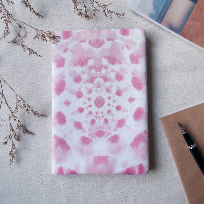 Sakura | Tie dye A5 Book Cover - สมุดบันทึก/สมุดปฏิทิน - ผ้าฝ้าย/ผ้าลินิน สึชมพู