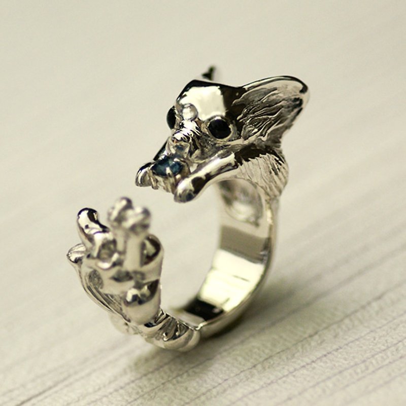 Chewing dog Chihuahua ring [Free shipping] A Chihuahua ring that bites a Gemstone held with both hands. - แหวนทั่วไป - โลหะ 