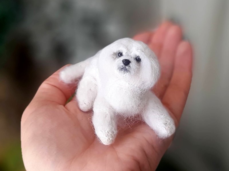 Needle felted dog MALTESE Dollhouse miniatures animals Needle felted animals - ตุ๊กตา - ขนแกะ 