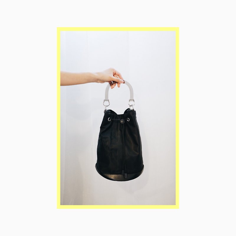 Bucket Bag by I'm Peter Peter - Black - กระเป๋าถือ - วัสดุกันนำ้ สีดำ