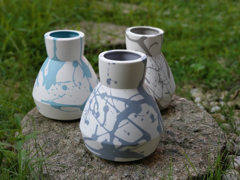 Splash series fat flower - Pottery & Ceramics - Porcelain Blue